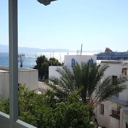 Nikos Verikokos מלון 2*